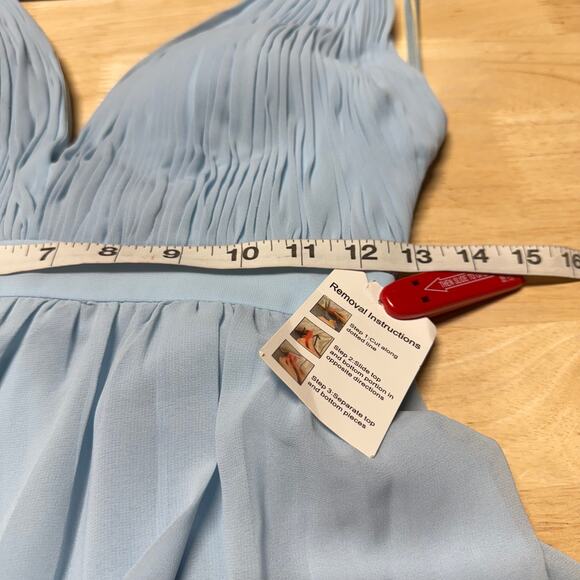 Mac Duggal NWT Pleated Chiffon Sleeveless Plunge V-Neck Gown Powder Blue Size 0 - Picture 7 of 11